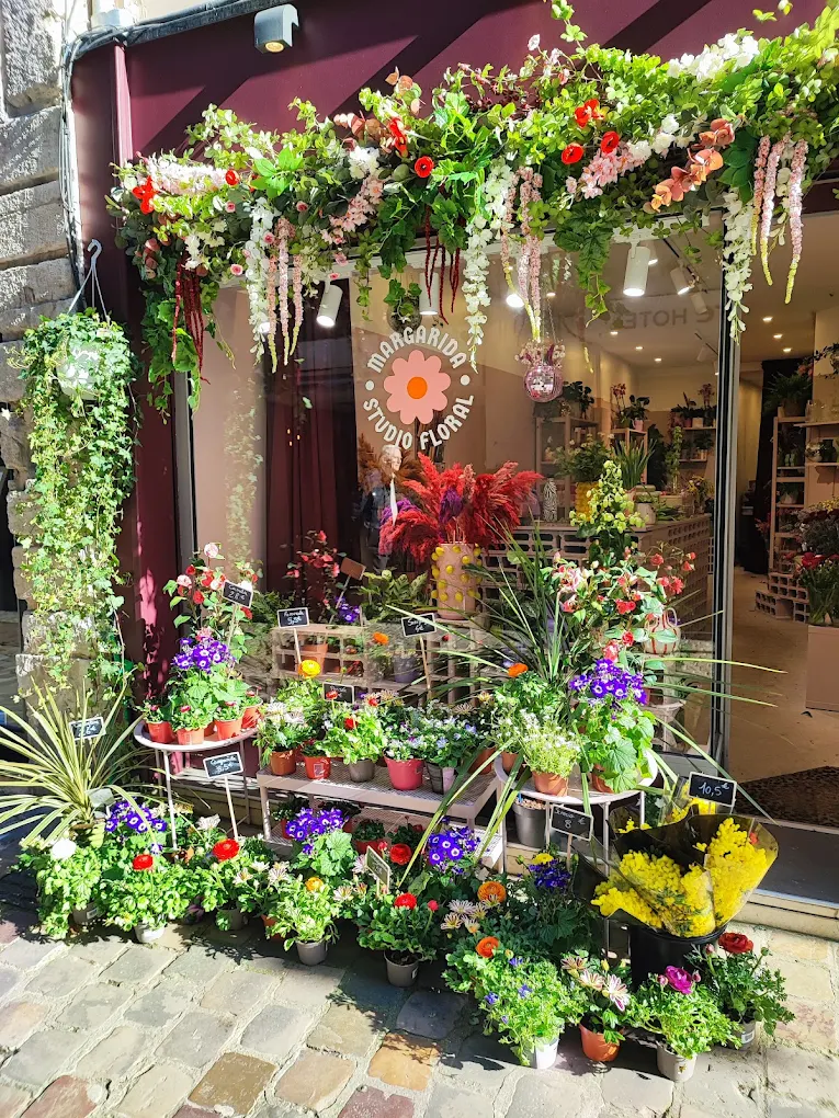 Arche florale et devanture fleurie – Margarida Studio Floral